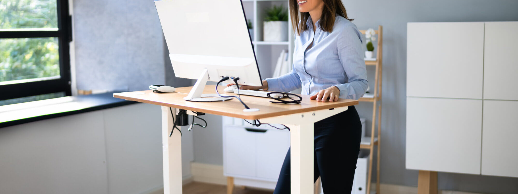 ADOBESTOCK_466047061 2000X750 | Atypik Immobilier 10 RAISONS DE CHOISISR UN BUREAU DEBOUT-ASSIS Wittelsheim